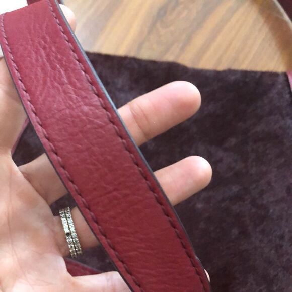 Vintage fossil red burgundy saddle bag with fur. - Picture 10 of 11